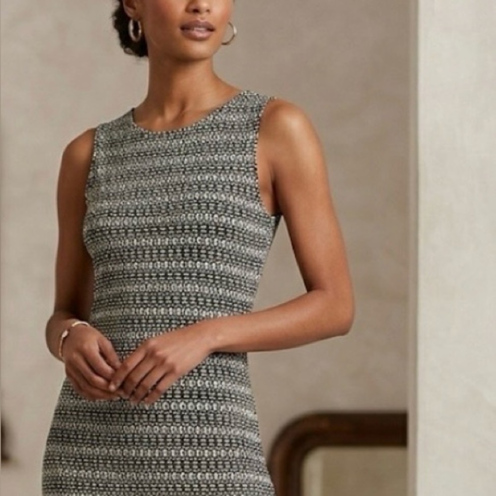 CAPI FLOOR LENGTH, SLEEVELESS, BOLD GEOMETRIC DESIGN.STREAMLINED. SIZE SMALL NEW